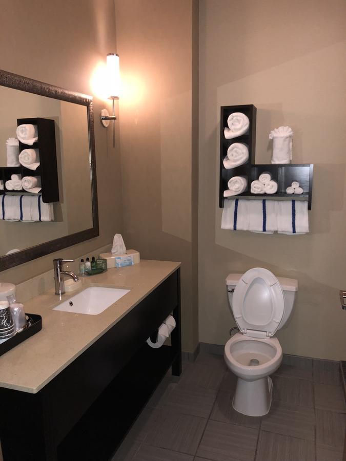 Countryview Inn & Suites Robinson Exterior photo
