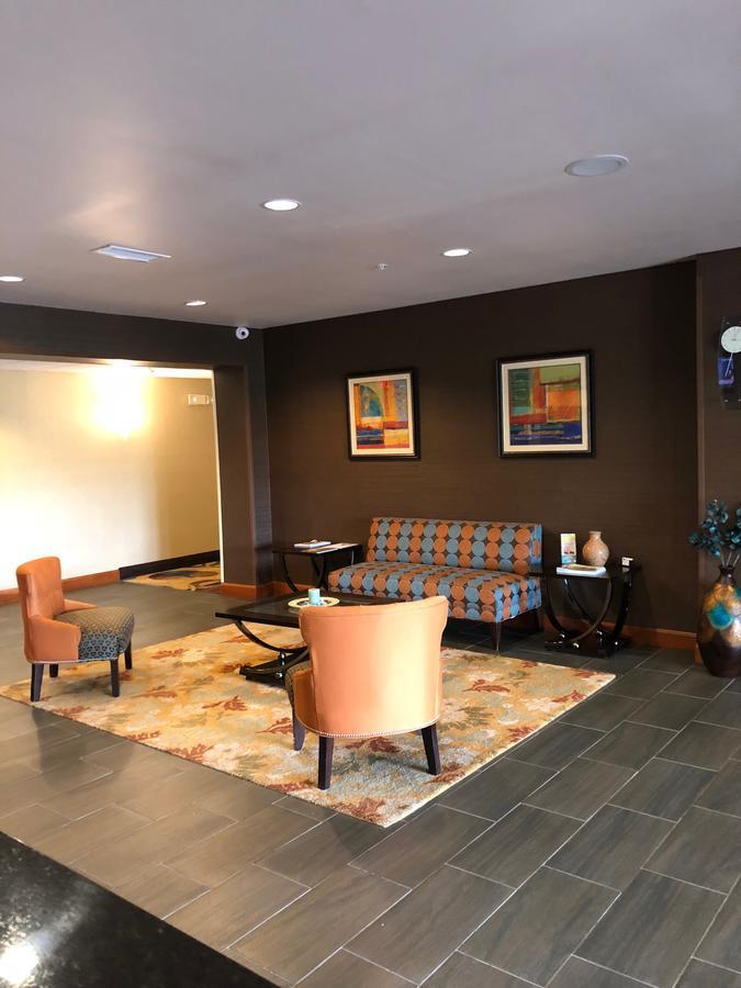 Countryview Inn & Suites Robinson Exterior photo